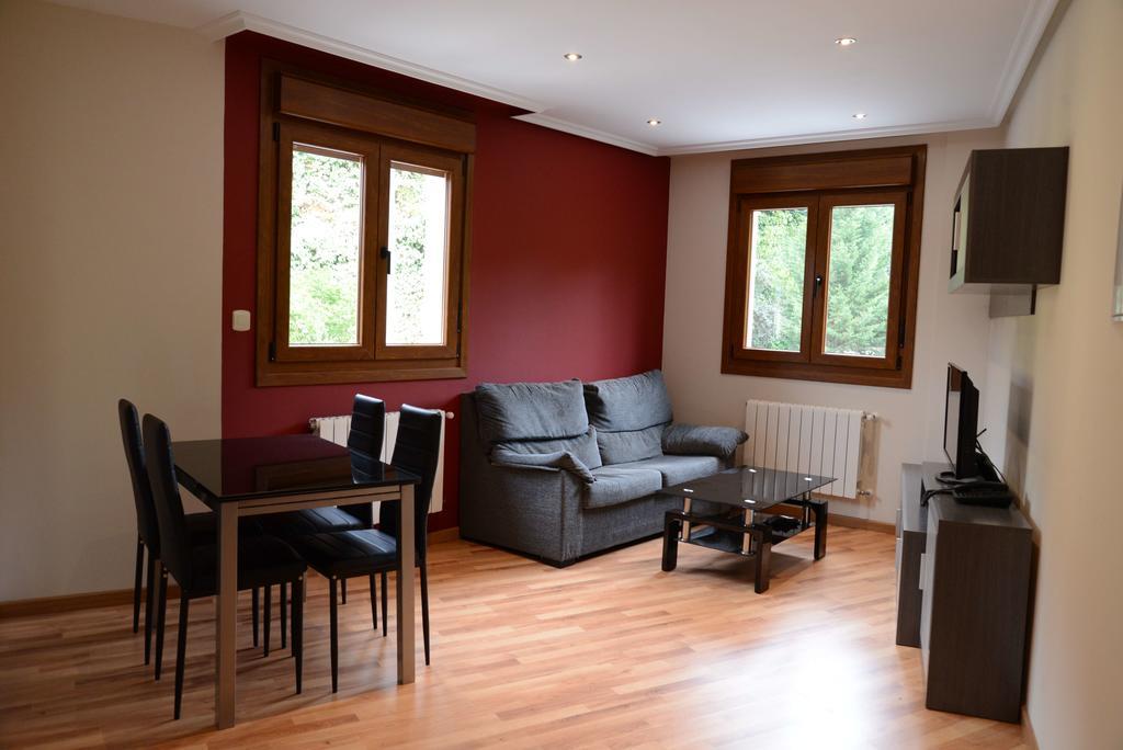 קנגס דל נרסאה Apartamentos El Rincon De Limes חדר תמונה